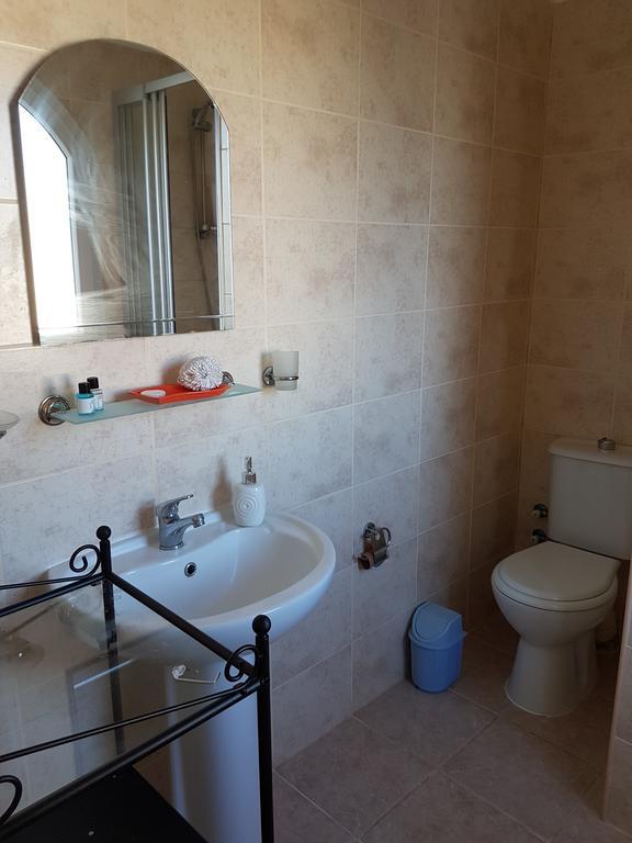 Aphrodite Beachfront Penthouse Apartment Ghaziveran Екстер'єр фото