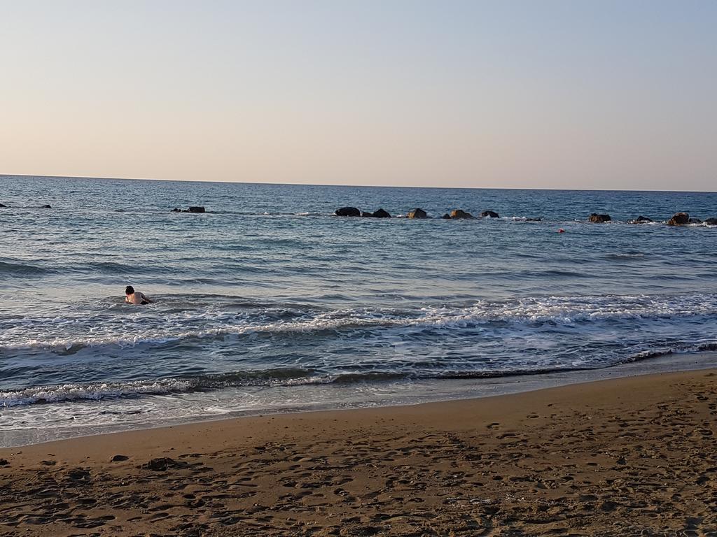 Aphrodite Beachfront Penthouse Apartment Ghaziveran Екстер'єр фото