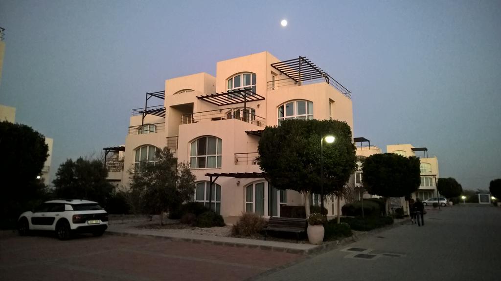 Aphrodite Beachfront Penthouse Apartment Ghaziveran Екстер'єр фото
