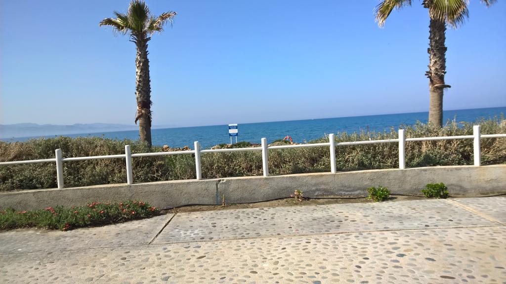 Aphrodite Beachfront Penthouse Apartment Ghaziveran Екстер'єр фото