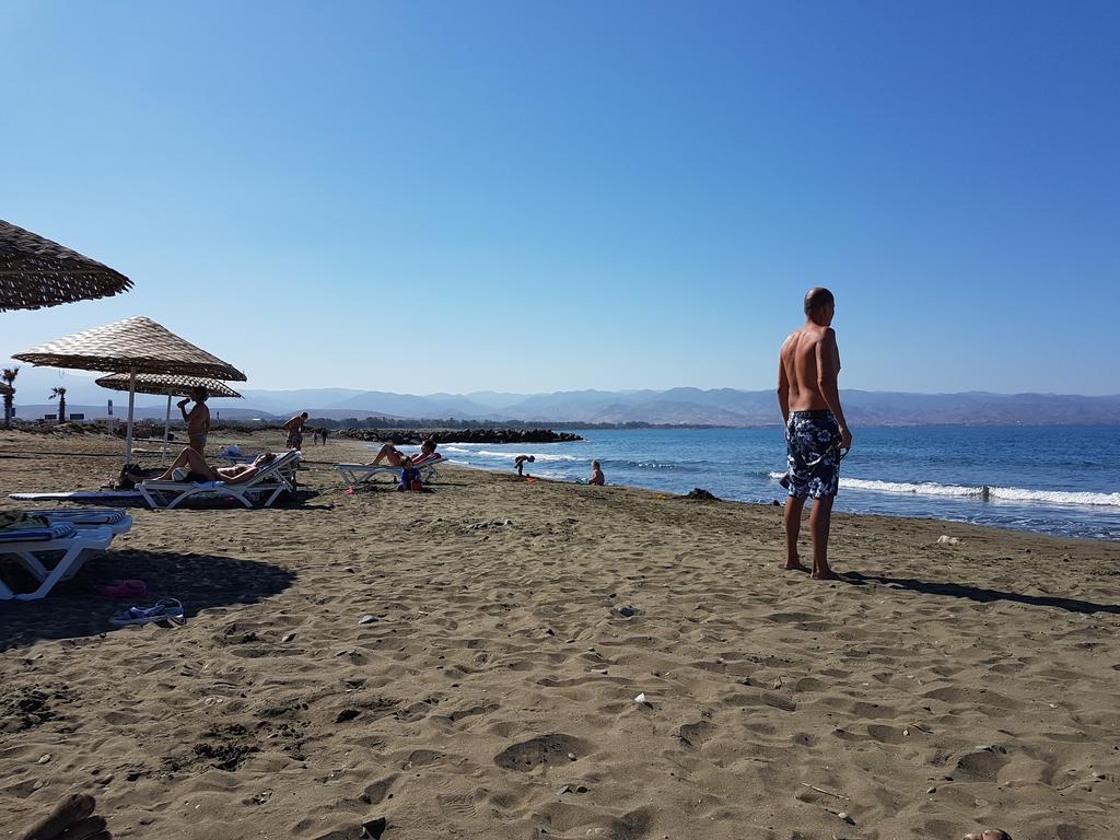 Aphrodite Beachfront Penthouse Apartment Ghaziveran Екстер'єр фото