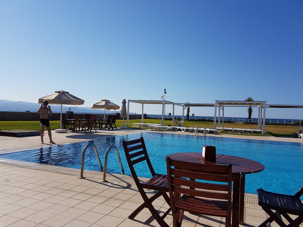 Aphrodite Beachfront Penthouse Apartment Ghaziveran Екстер'єр фото