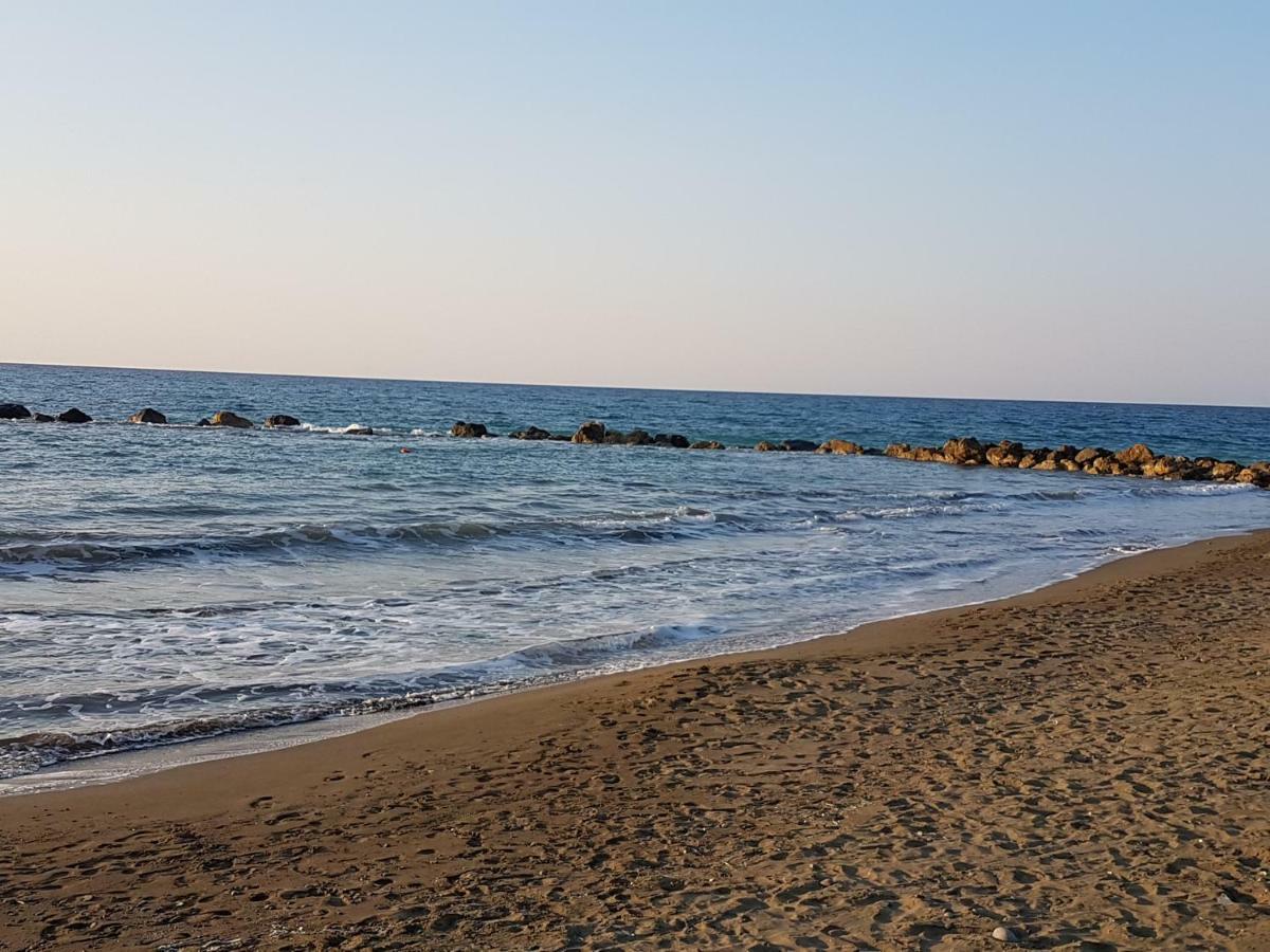 Aphrodite Beachfront Penthouse Apartment Ghaziveran Екстер'єр фото